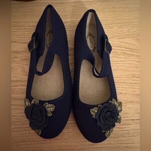 New never worn Joyfolie navy ballerina, flower, slipper shoes, size 3 youth